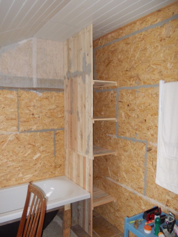 Pallet wood bathroom shelf unit