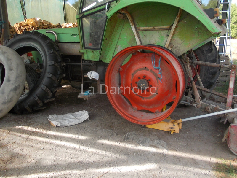 Tyre completely removed